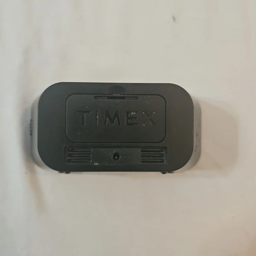 Timex battery powered alarm clock‎
